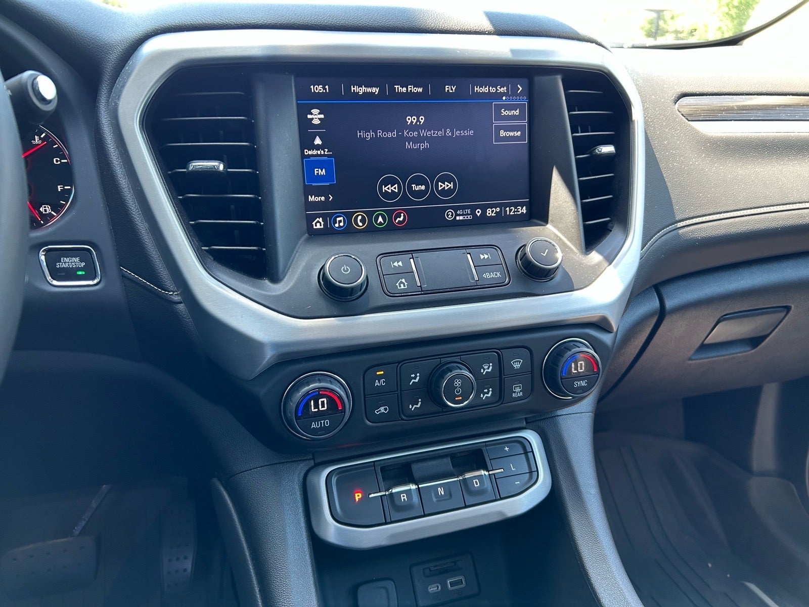 2023 GMC Acadia SLT