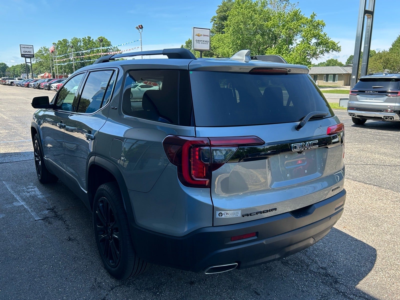2023 GMC Acadia SLT