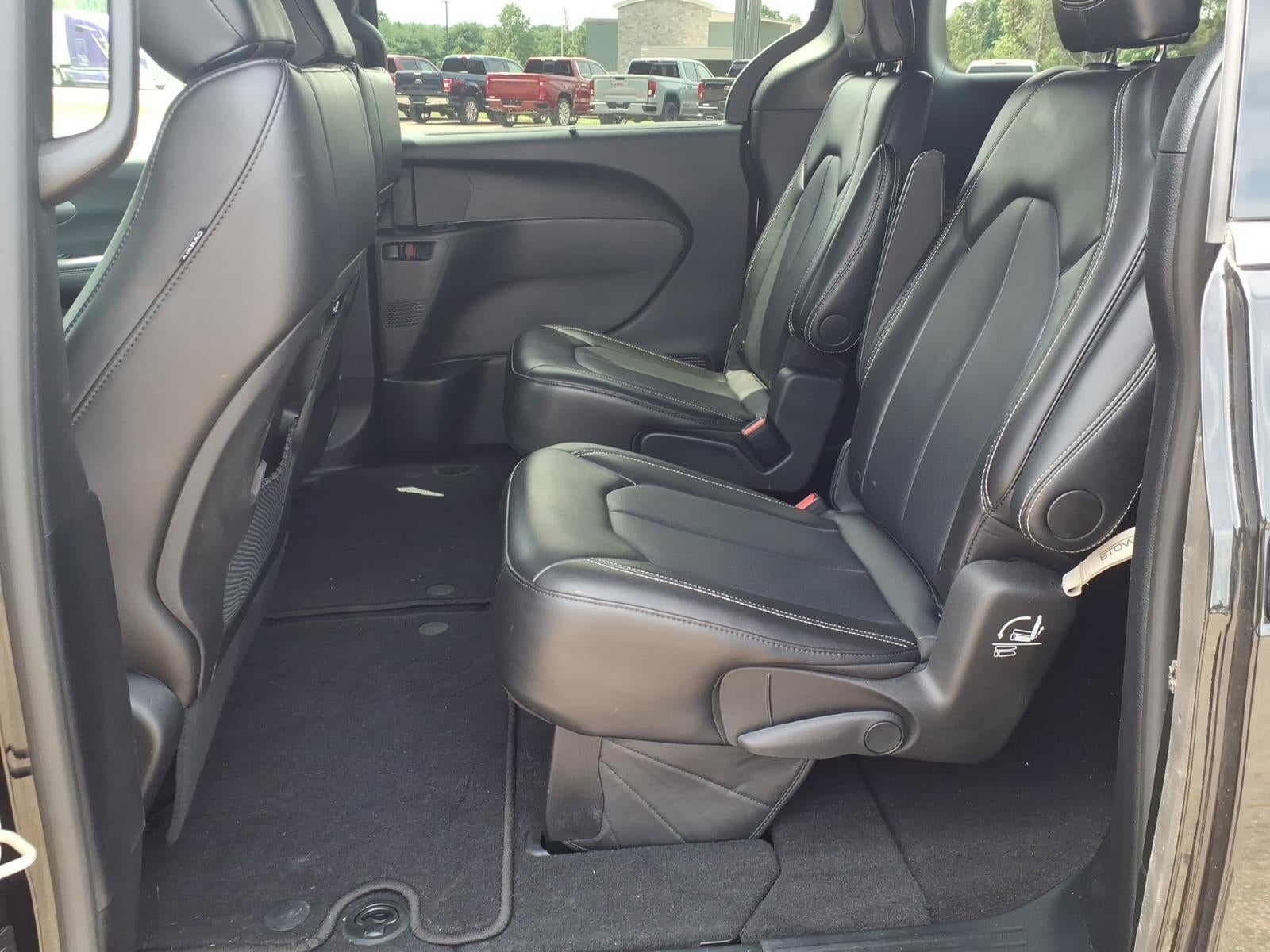 2025 Chrysler Pacifica Select