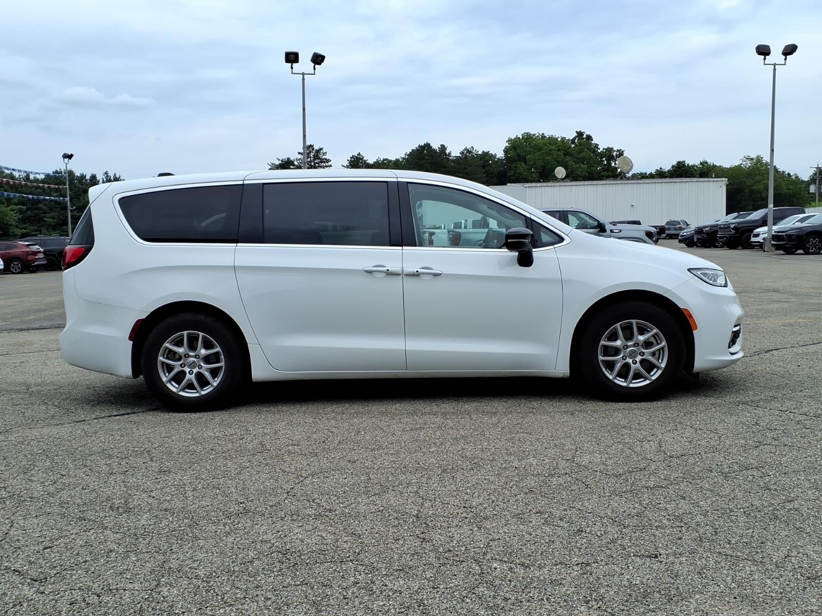 2024 Chrysler Pacifica Touring L
