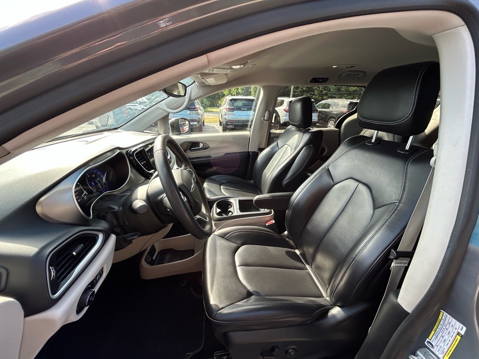 2023 Chrysler Pacifica Touring L